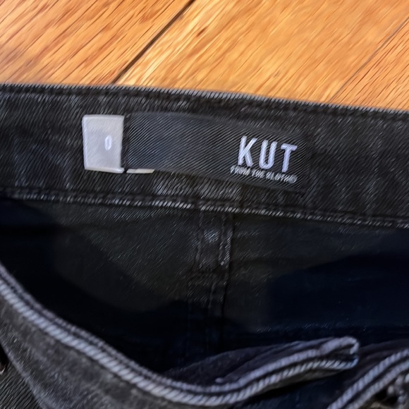 Distressed Jeans - Picture 2 of 4